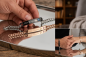 Preview: Set aus zwei King und Queen Partner-Armbändern aus Edelstahl in Gold und Schwarz mit Zirkonia-Steinen.