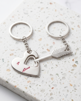 2er Set Partner-Schlüsselanhänger "Herz & Pfeil" im edlen Geschenk-Etui