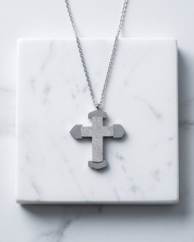Funkelnder Kreuz-Anhänger aus Edelstahl mit Zirkonia