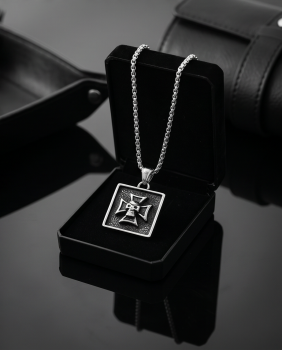 Preview: Edelstahl Kette Eisernes Kreuz mit Totenkopf