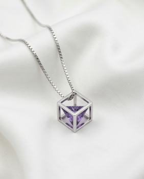Collier "Lumière Améthyste" – Facettierter Würfel aus 925 Sterling Silber
