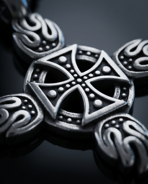 Edelstahl Kette Keltisches Flammenkreuz